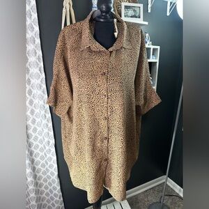 easel Tan and Black Speckled Button-Front Blouse